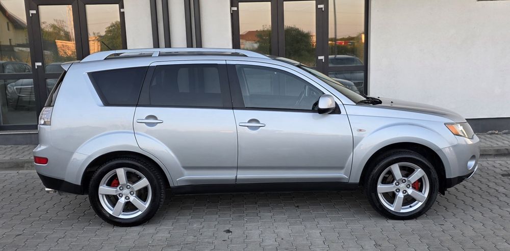Mitsubishi Outlander 4x4 7LOCURI 2.0d 2010