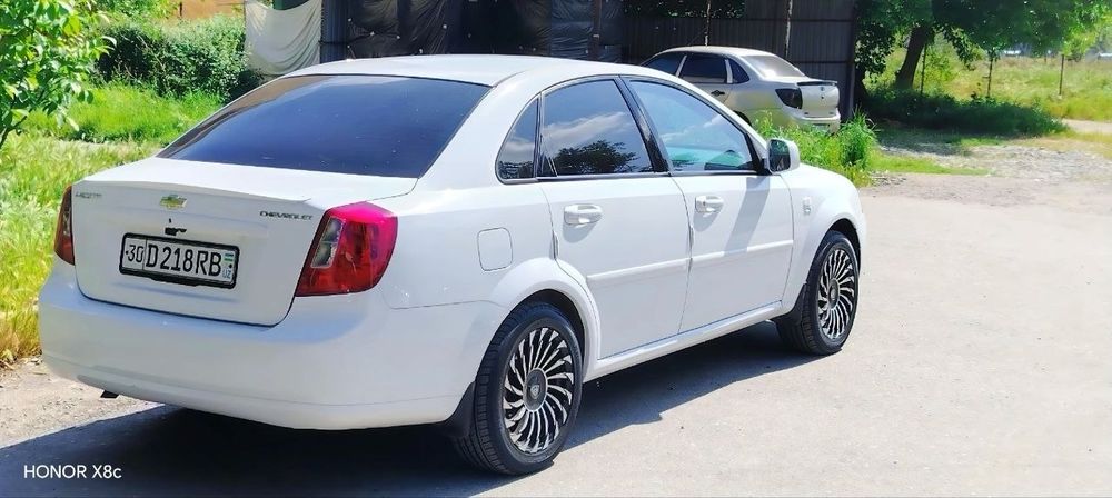Laseti 1.8 avtomat yaxshi holatda navarotlari bor