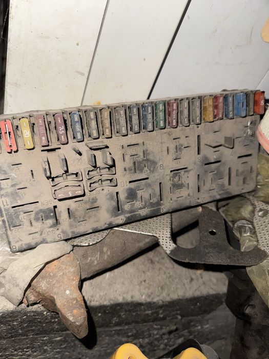 Блок предохранителей ауди 80