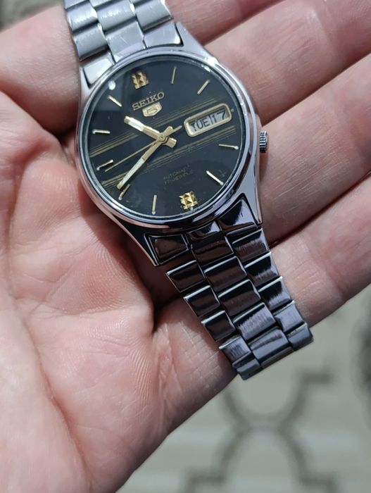 Seiko японский соат сотилади