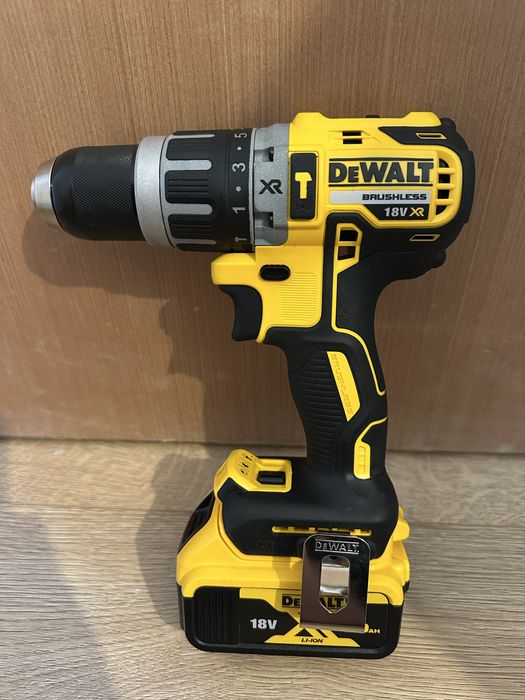 Filetantă Dewalt18v XR BRUSHLESS  DCD796 CU baterie 5ah , produs nou , niciodată folosit