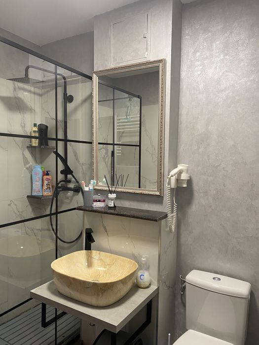 Vand apartament decomandat la parter