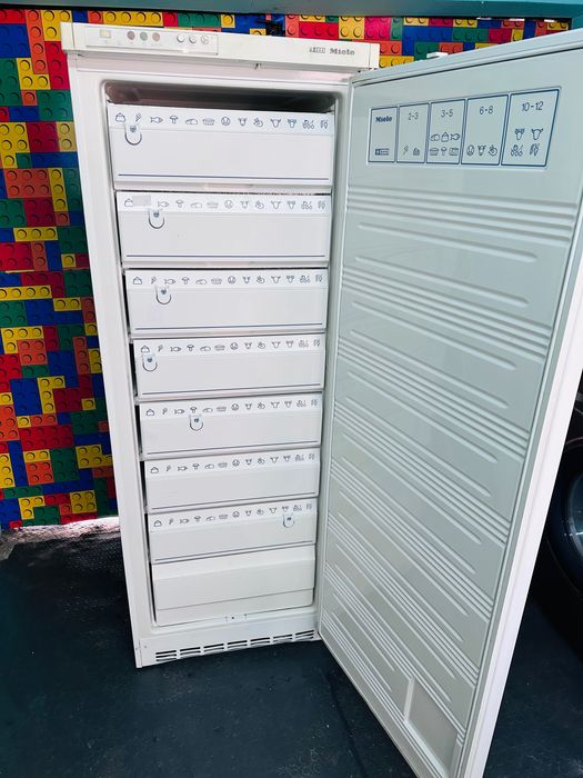 Вертикален фризер-Миеле/160/60/60