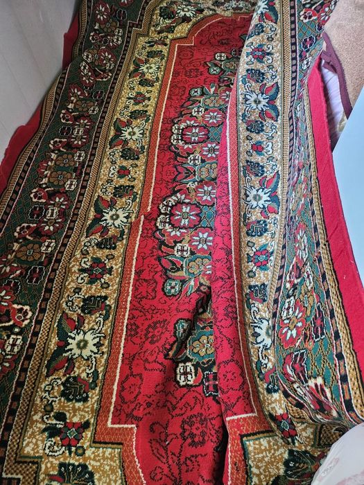 Продается ковер в хорошем состоянии.