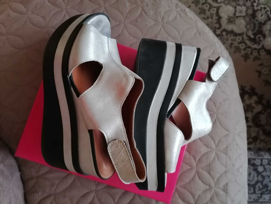 Дамски обувки 39номер,естествена кожа на фирма Гранд мода.