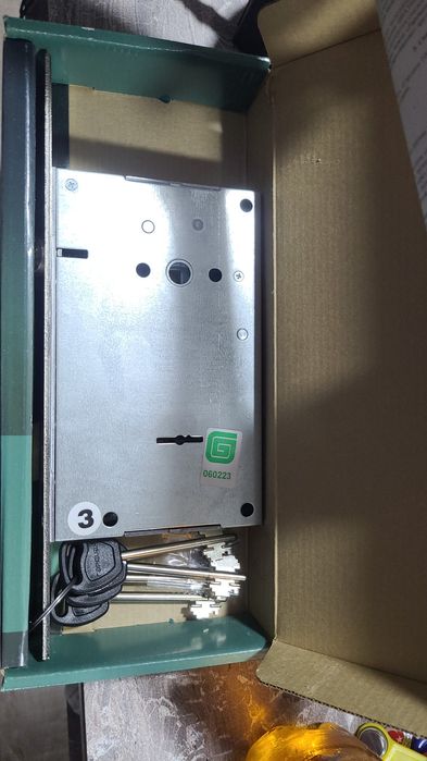 Продам замок врезной