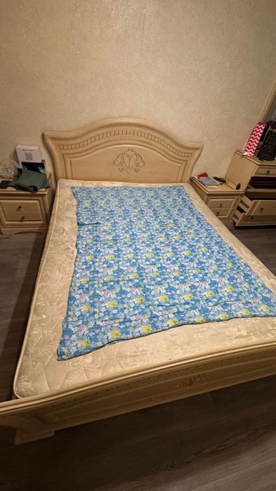 Продам кровать с матрасом