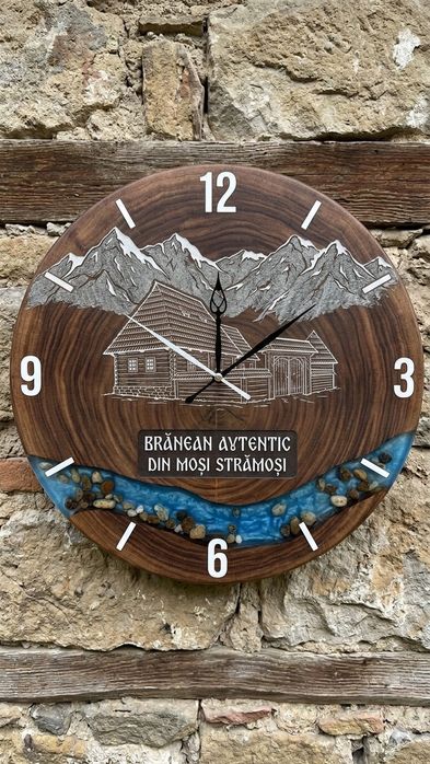 Ceas unicat din lemn de nuc si rășină epoxidică