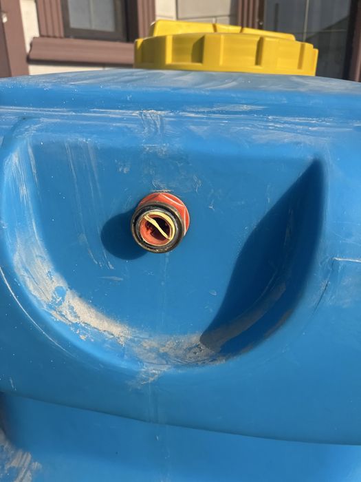 Продам болку для воды 1куб