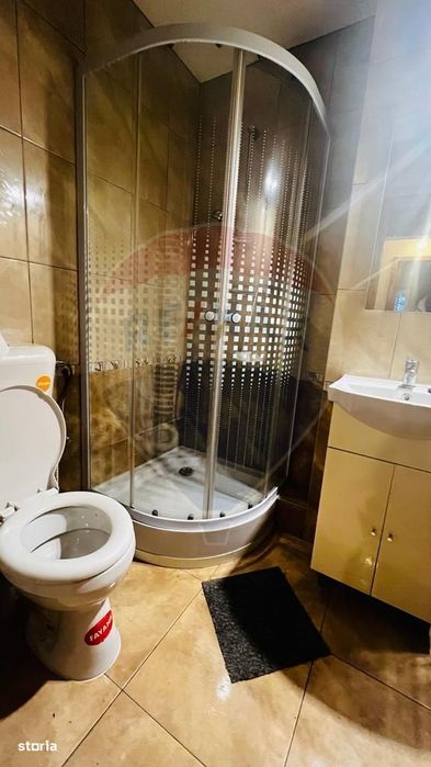 Apartament cu 3 camere de închiriat