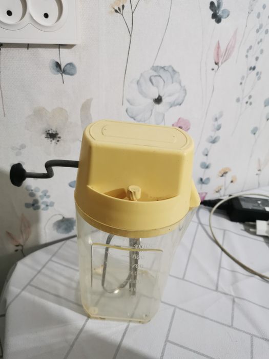 Электрическая соковыжималка-овощерезка,мороженница,блендер,мех.миксер