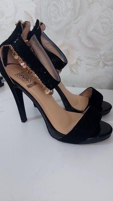 Продам босоножки 12000