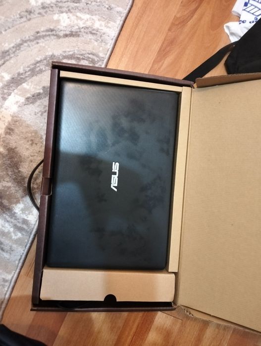 Vând componente, laptop defect