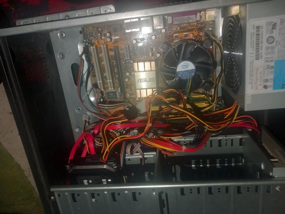 Pc Asus și HP  sunt funcționale la schimb pe un laptop funcțional