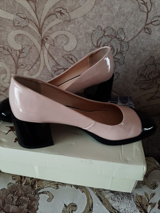 Продам туфли лакированные