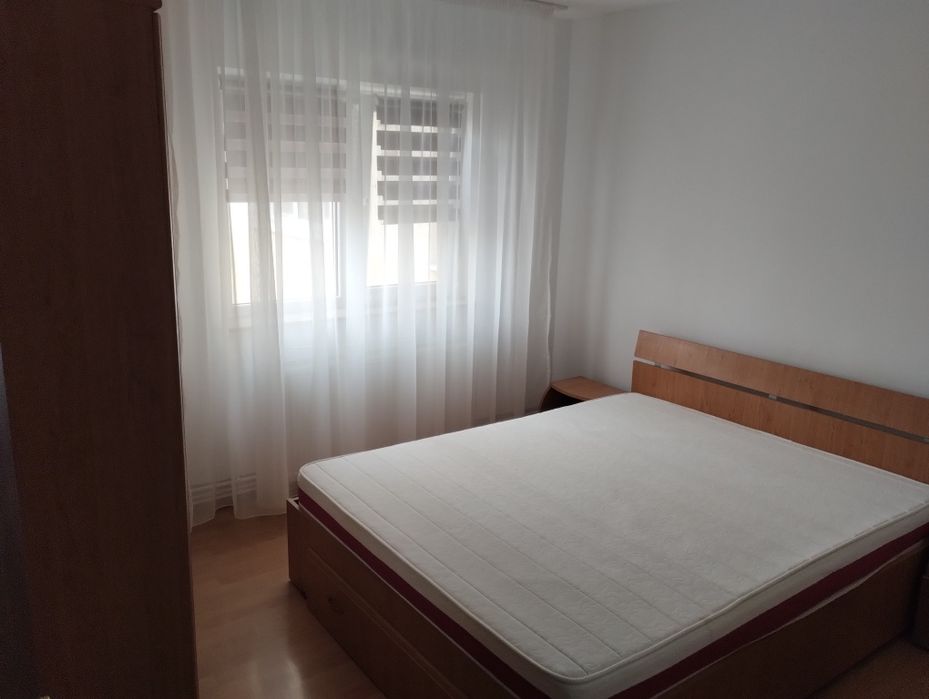 Închiriez apartament 3 camere