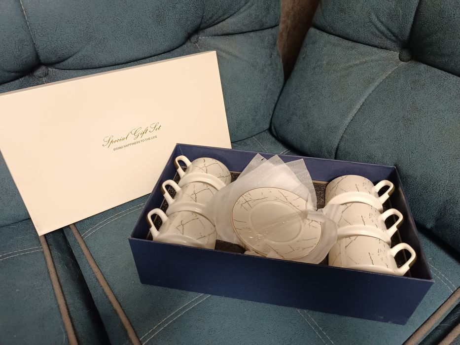 Продается новый подарочный чайный сервиз