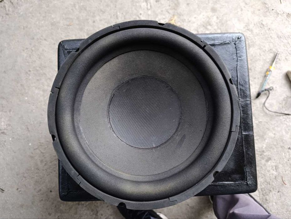 Сабуфер в машину