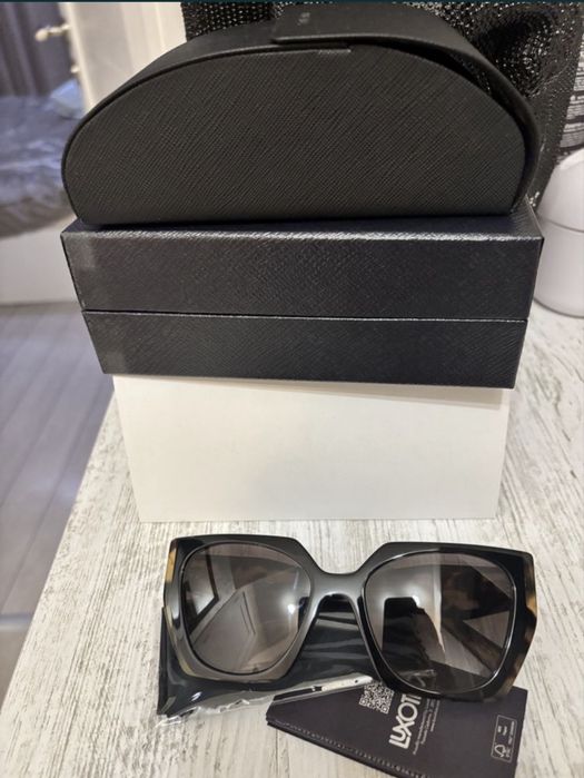 Слънчеви очила Prada