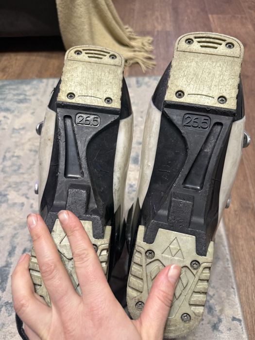 Продам комплект. Лыжи и ботинки.