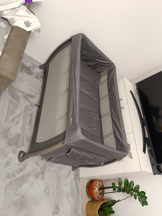 Patut Bebe marca Inglesina Lodge pliabil, in stare perfecta