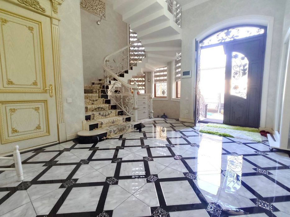 Продается 3х этажный дом на Максима Горького, Буюк Ипак Йули, в Никити