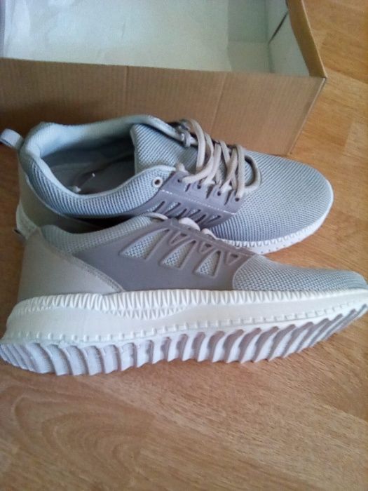 Vand pantofi sport !!!