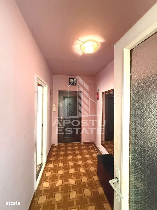 Apartament de vanzare cu 3 camere, 2 bai, 2 balcoane, zona Soarelui