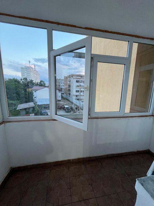 Inchiriez apartament