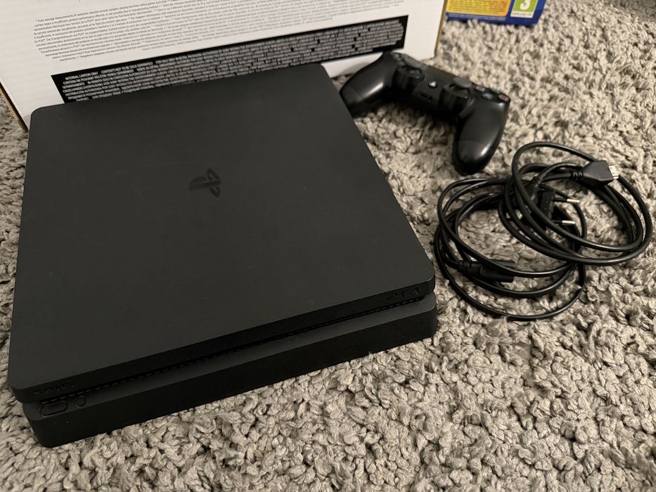 Playstation 4 Slim, 1TB, in stare perfecta de functionare
