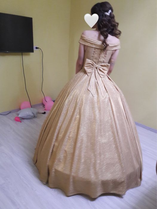 пышное платье золотое выпускное вечернее