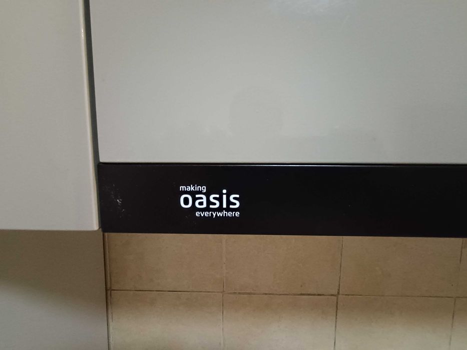 Продам кухонный гарнитур со встроенной техникой.