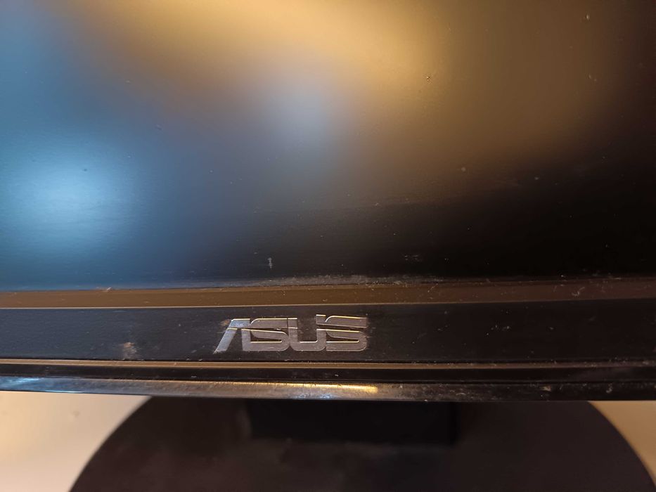 LCD монтор -ASUS