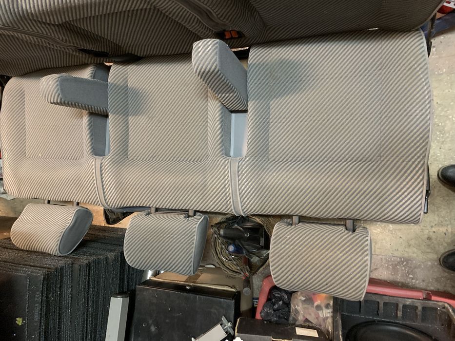 Vand doua banchete de caravelle