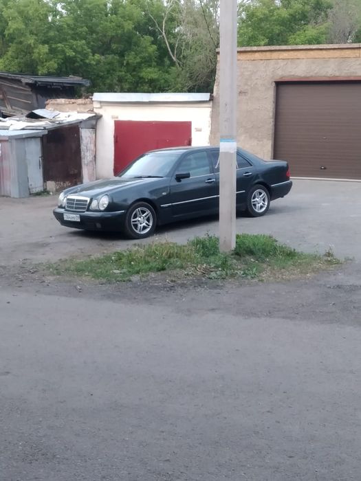 Продаю  машину мерседес 210