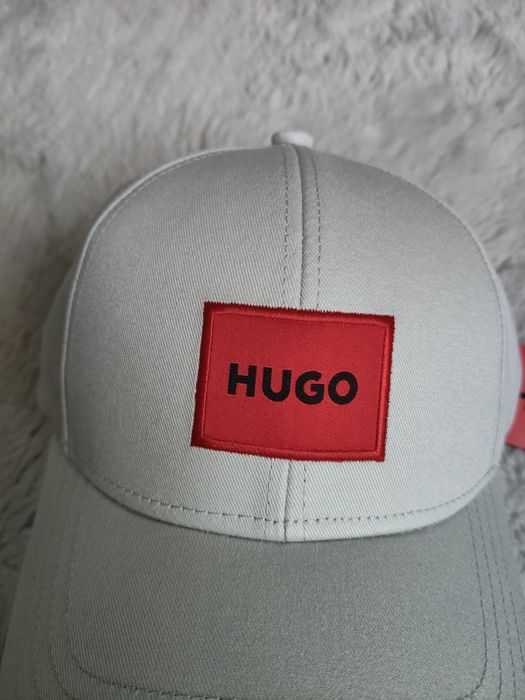 Hugo Men X șapcă unisex culoare gri deschis cu logo roșu mărime universa noua originala