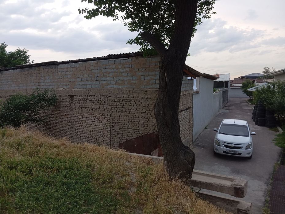 Olmazor tumani shlanba chorahasi kota kochaga 300 metr 4 sotih + 2 sot