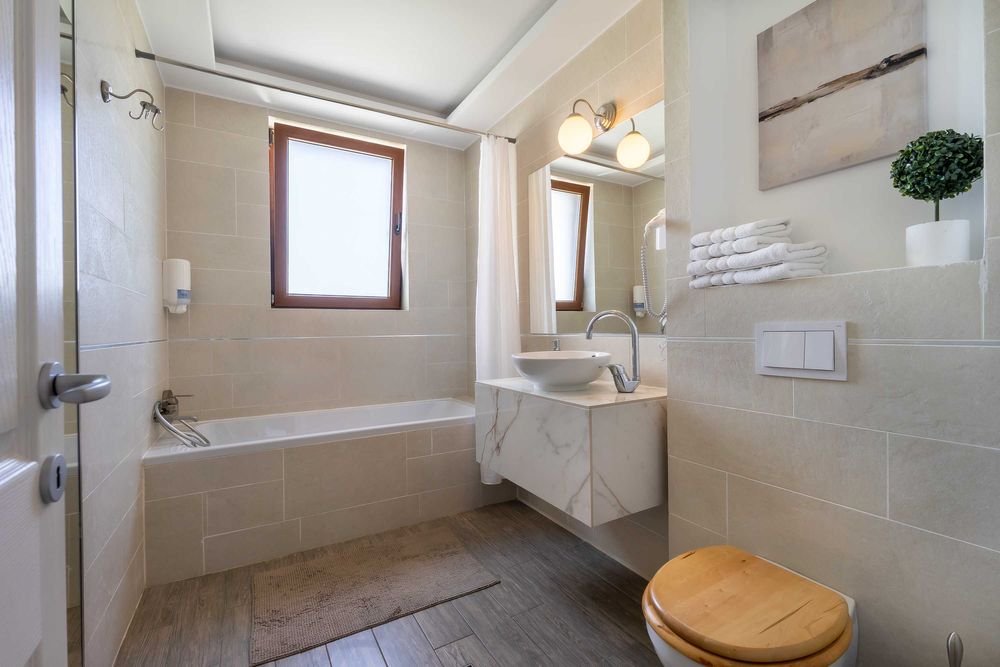 Cazare Regim Hotelier 1, 2 camere Iulius Mall tichete