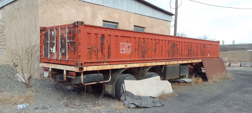 Полу-прицеп с контейнером
