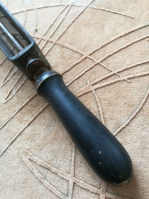 стар кожен масат над 100годишен