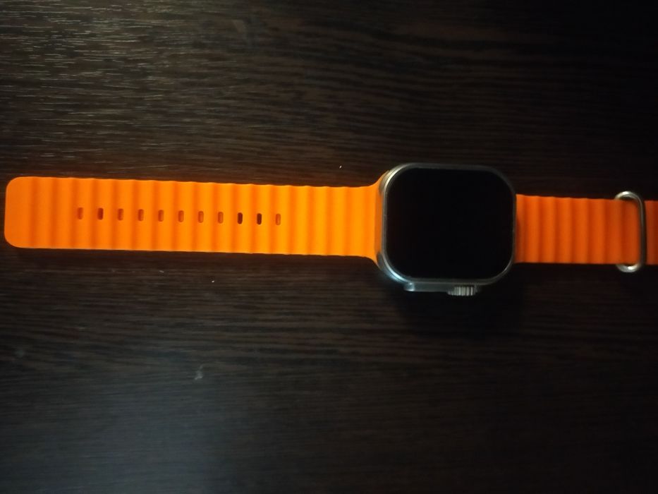 Часы  б/у  блютуз в комплекте зарятка