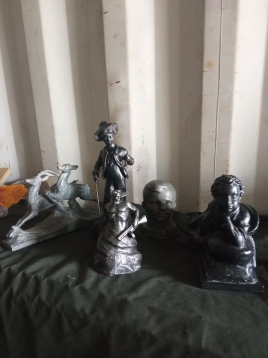 Картины, статуэтки итд