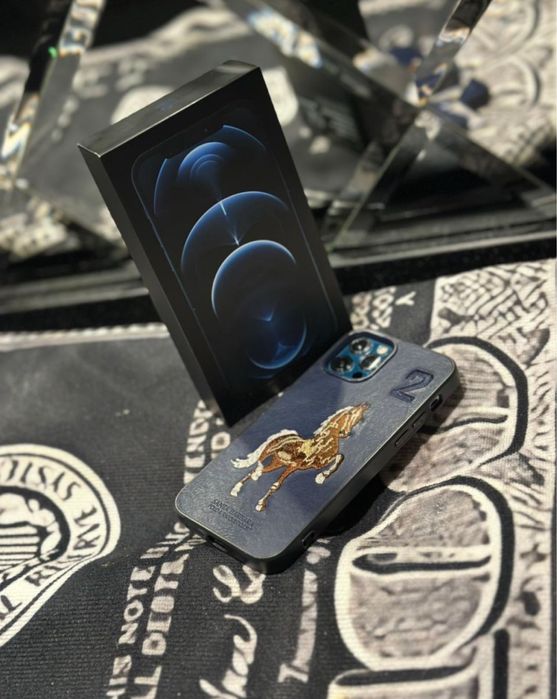 Продам айфон 12 про