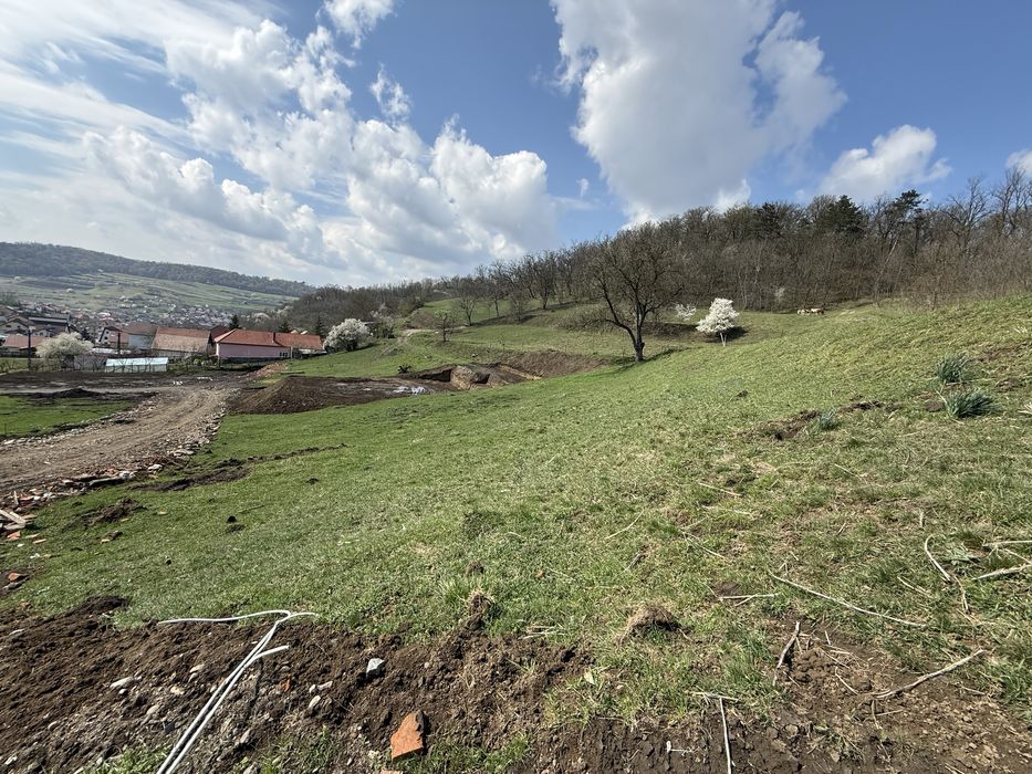 Vand teren Angarul de Jos, intravilan, pretabil constructie imediata