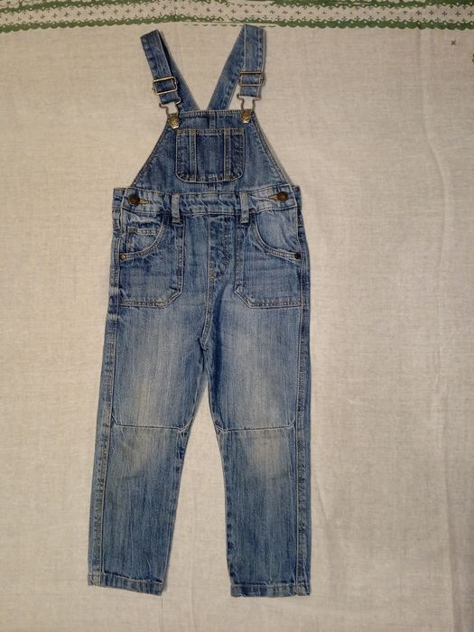 Комбинезон и брюки джинсовые,новые.
