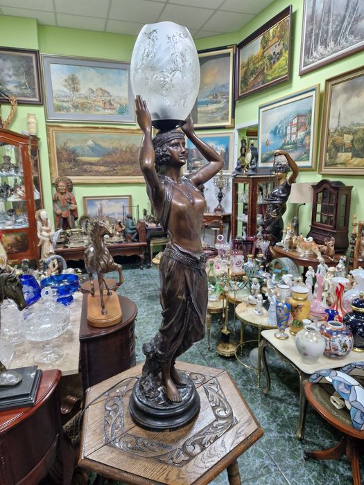 Превъзходна голяма антикварна френска бронзова лампа