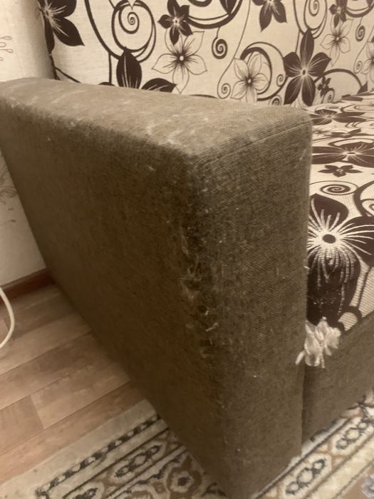 Отдам даром диван и тахту.