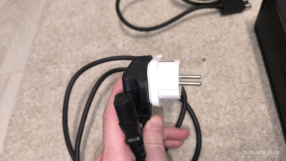 Xbox One S 500GB + Controller + 7 Jocuri | Stare impecabilă
Vând Xbox