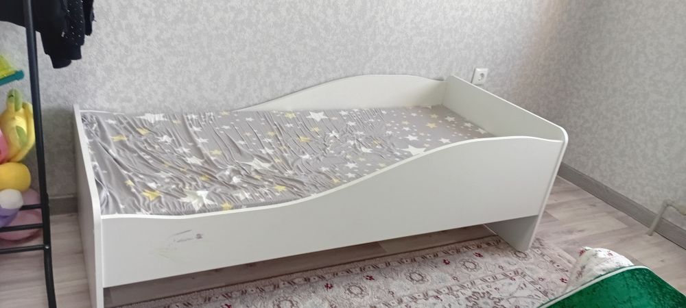 Продам срочно детскии кровать