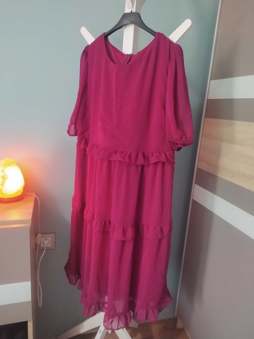 Рокля до коленете